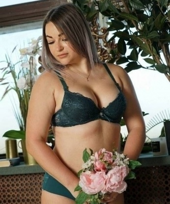 Опыт в постели - мое преимущество. Я знаю, что нужно мужчине и готова подарить незабываемые моменты страсти. Для общения и встречи звони в любое удобное время. Всегда рада новым знакомствам! 967, 33 года