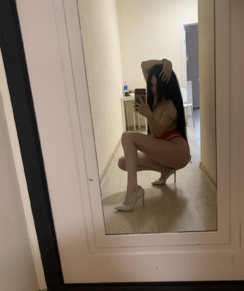 Живу в Москве и готова предложить тебе широкий спектр услуг – от классического секса до эротического массажа. Моя красота и сексуальность сведут тебя с ума, а мои нежные прикосновения оставят след в твоей памяти. У меня есть отличные отзывы от довольных клиентов, которые говорят о моей профессиональной и индивидуальной работе. В моем фотоальбоме ты найдешь огонь снимки, которые лишь намекают на то, что происходит в закрытых дверях. Ароматный эмоджи 🌹кажется прекрасным дополнением к нашему виртуальному знакомству. Давай познакомимся поближе и откроем новую сторону удовольствия вместе! 2022, 23 года