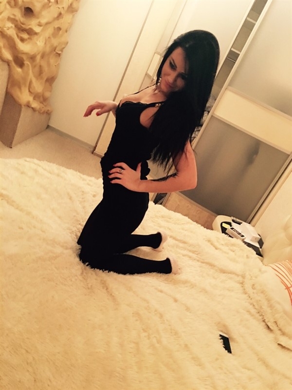 В Москве я чувствую себя как рыба в воде 🏙️, здесь я могу быть тем сказочным путешествием, которое ты искал. Моя красота не ограничивается лишь внешностью, я обладаю тонким вкусом и умением провести время с достойным джентльменом. 👠
У меня есть множество услуг, которыми я могу порадовать тебя. С моим опытом, я умею угодить самым изысканным желаниям. От нежного эротического массажа до горячего ГФЕ, я знаю, как подарить тебе незабываемые эмоции. ✨
Не сомневайся в моей профессиональности, мои отзывы говорят сами за себя. Будь уверен, что каждая минута в моей компании будет наполнена страстью и удовольствием.🔥
Если тебе интересно узнать больше обо мне, можешь посмотреть мои фото. Они говорят о моей красоте лучше любых слов.📷
Не упусти возможность познакомиться со мной, и я уверена, что мы создадим незабываемые воспоминания вместе. Жду тебя, чтобы воплотить твои самые сокровенные фантазии. 💋 21832, 20 лет