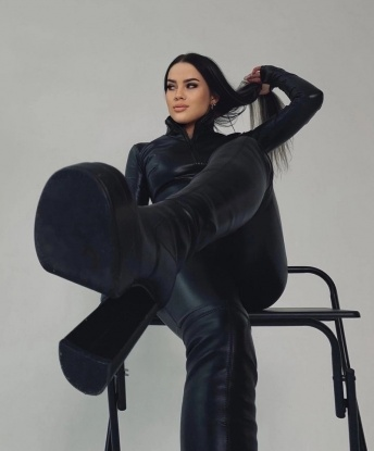 💋
У меня есть много услуг, которые доставят тебе настоящее удовольствие: классический и эротический массаж, стриптиз, ролевые игры и многое другое. 🎭 Я гарантирую тебе полное расслабление и удовлетворение твоих самых сокровенных фантазий. 😉
Ты можешь посмотреть мои фото, чтобы убедиться в моей красоте и шарме. ✨ Фигура модельная, обворожительная грудь и взгляд, от которого невозможно оторвать глаз. Я уверена, что ты не сможешь устоять перед моими обольстительными формами. 😍
У меня есть множество положительных отзывов от довольных клиентов. Они отмечали мою профессиональность, внимание к деталям и нежность, которую я создаю во время нашей встречи. 💕
Так что не теряй время зря, давай встретимся прямо сейчас и погрузимся в мир наслаждения вместе. Живу в Москве и жду тебя в своей уютной апартаменте или могу приехать к тебе в гости. 😘 Не упусти возможность испытать незабываемые эмоции и ощущения со мной! 😉 5545, 24 года